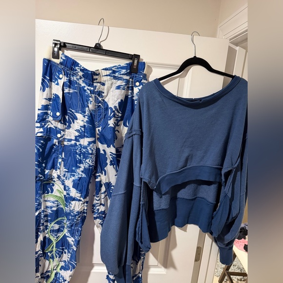 Free People Blue and White Floral Pants with Camden Cropped Sweatshirt - Picture 4 of 5